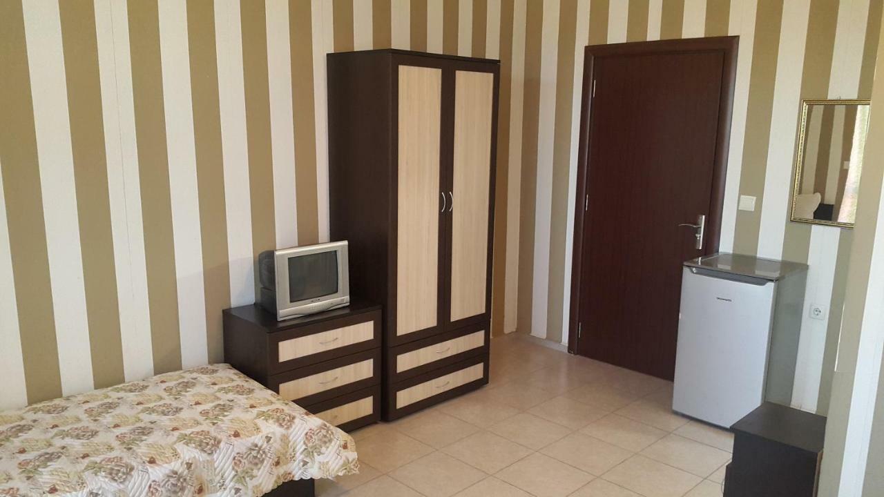 На Гости При Силвия 奥布佐尔 外观 照片
